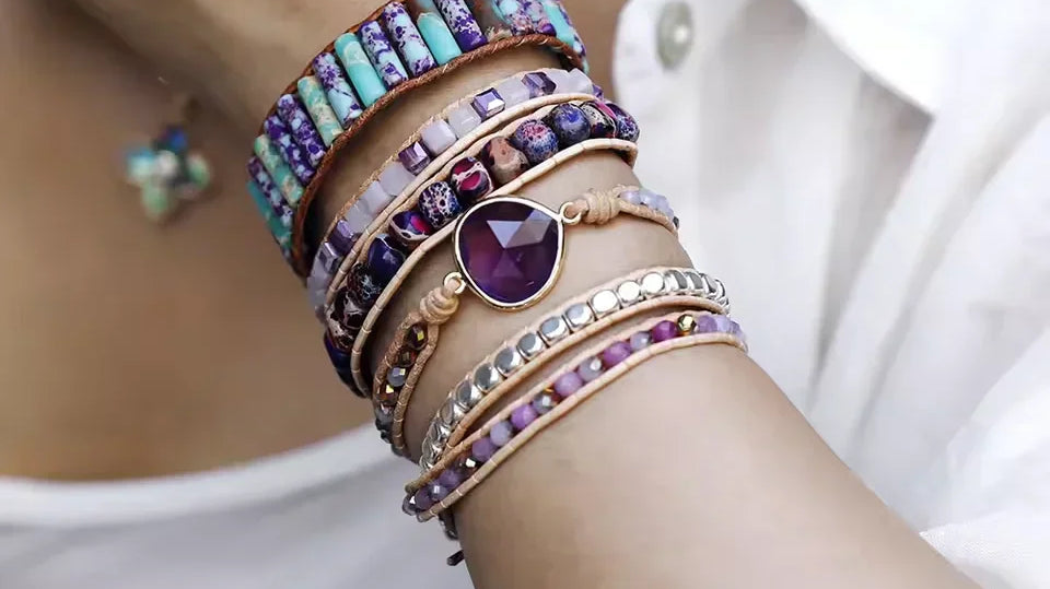 Hoe doe je jouw wikkelarmband om?