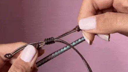 Hoe verstel je jouw gevlochten armband?
