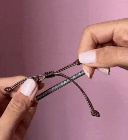 Hoe verstel je jouw gevlochten armband?