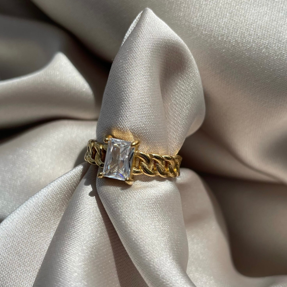 Luminous Linkage Zirconia Ring